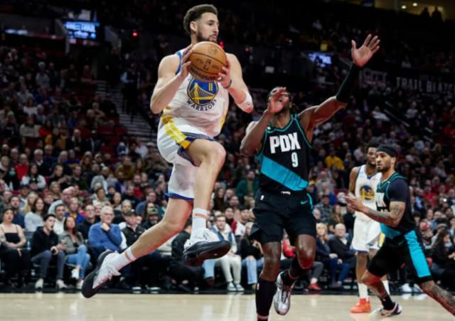 必发下载-空篮不上执着三分 勇士关键时刻又一次为错误买单