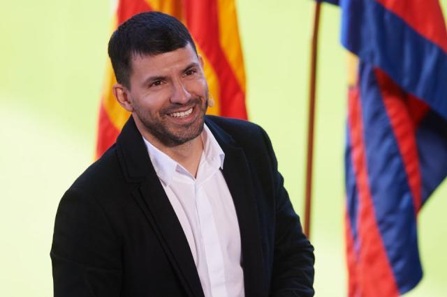 必发-阿圭罗3月跟家人踢踢球 5月回曼城庆英超首冠10年