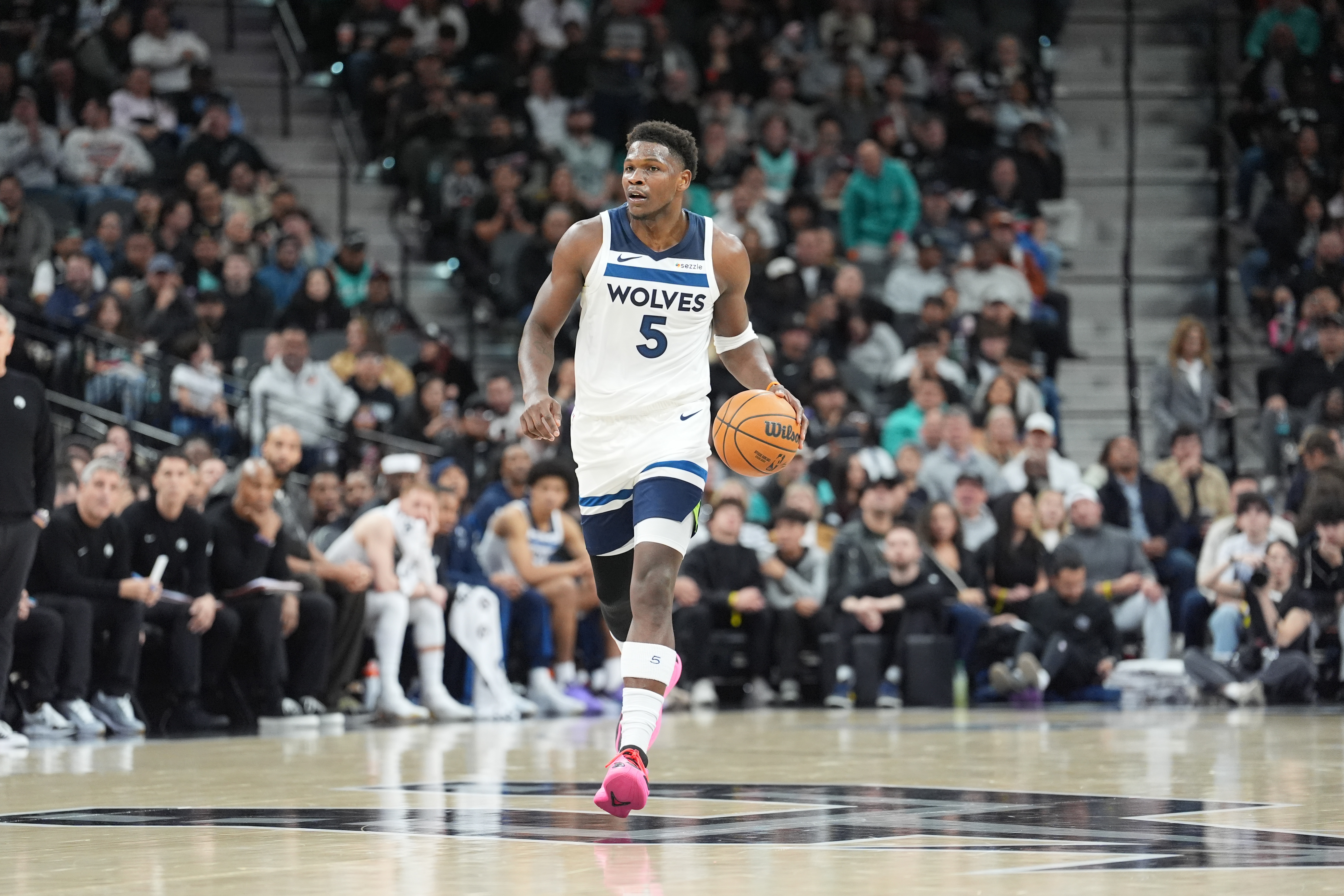 必发下载-森林狼背靠背战勇士 勇士7大将缺阵 爱德华兹也临时缺阵