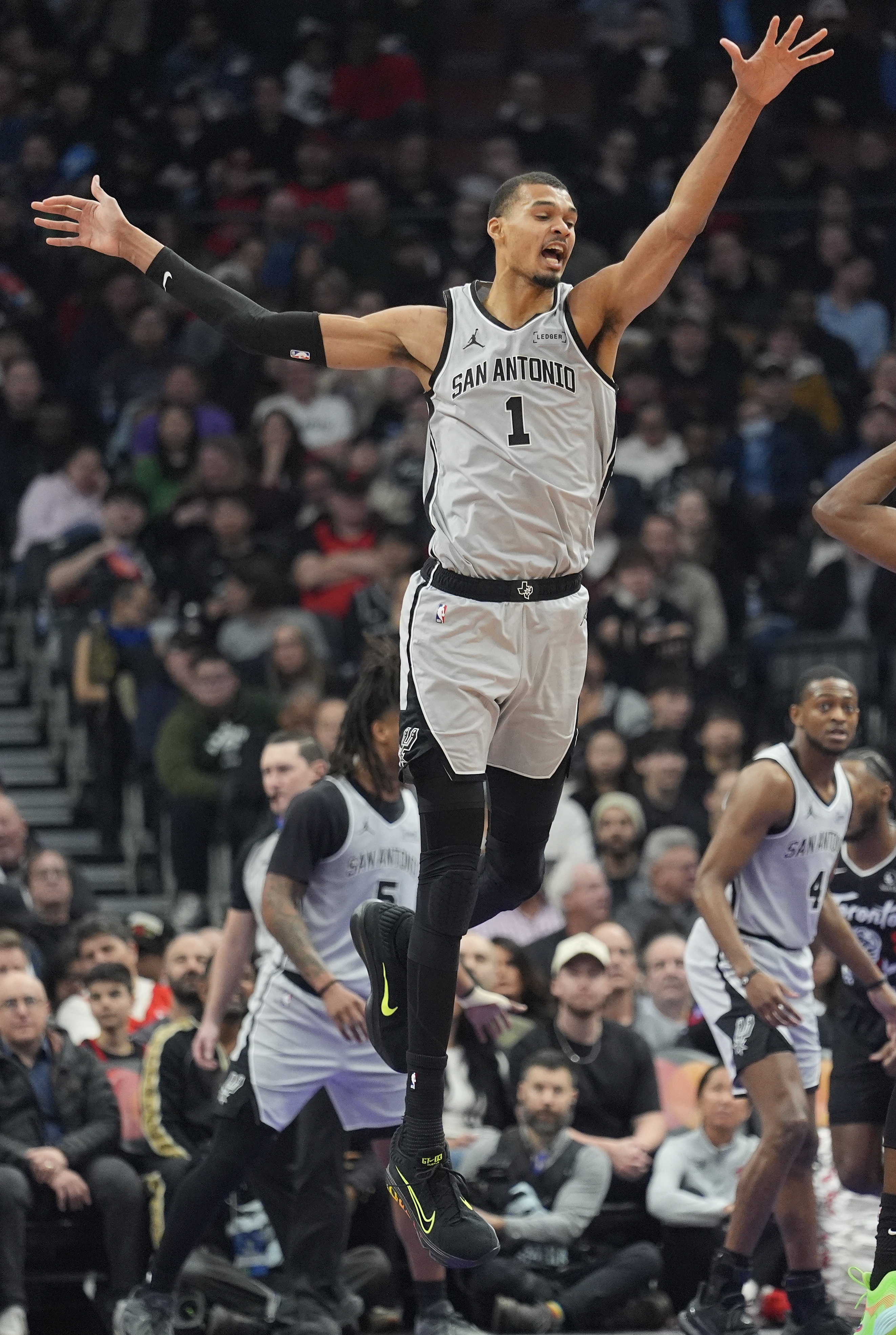 必发APP-文班谈盖帽：感觉像毁了别人的一天 但他们为什么要尝试呢？