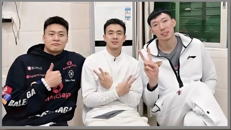 合作过最舒服的后卫?周琦:赵继伟第一赵睿第二 翟晓川:李学林